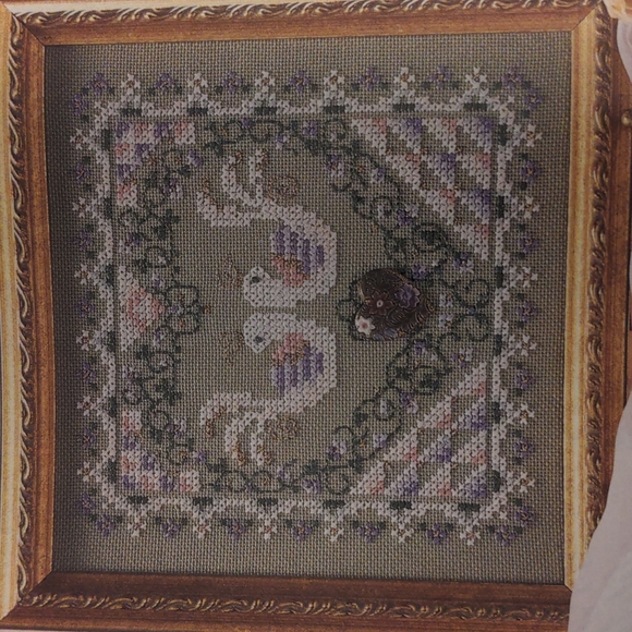 Just CrossStitch Magazine April 2000 - Picture 8 of 13